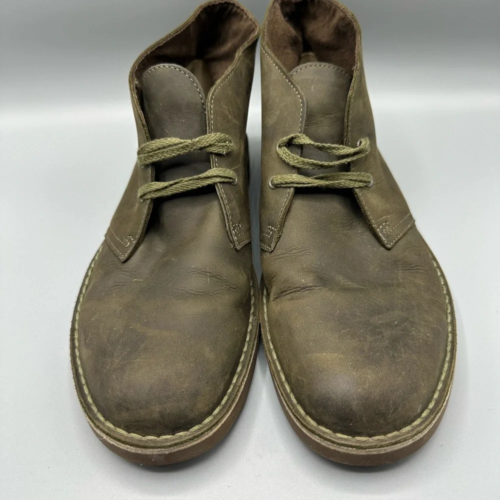 Clarks 15522 Greenish Gray Distressed Leather Chukka Boots Men's Size 8.5